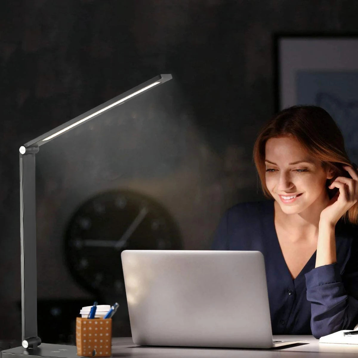 LED Table Lamp With Wireless Charging